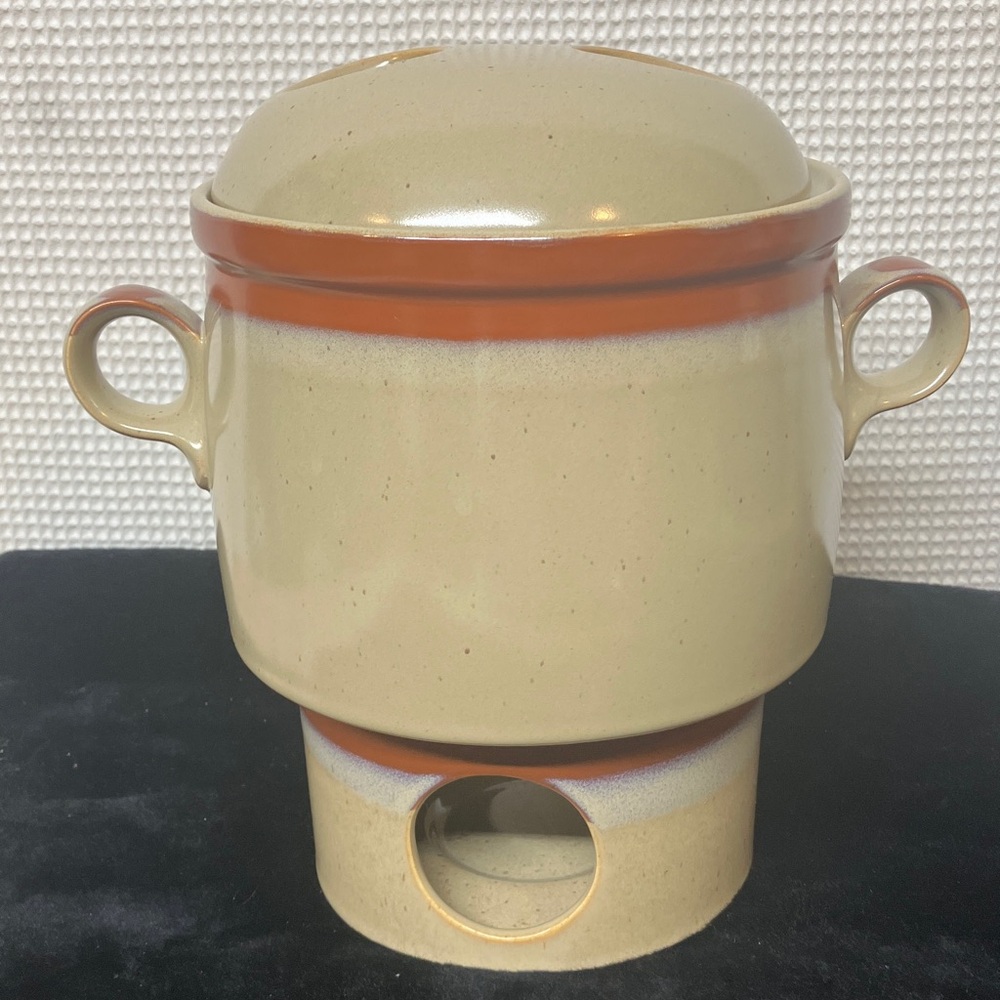 Mikasa Potters lidded casserole dish with warmer base